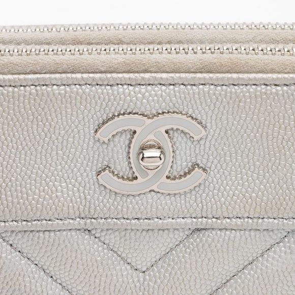 Chanel Iridescent Caviar Leather Vintage Mademoiselle Clutch with Chain - Picture 11 of 15